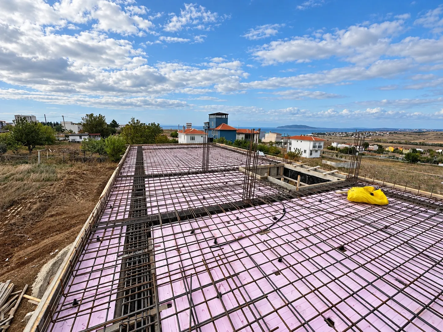 Konut inşaatında asma döşeme donatı uygulaması