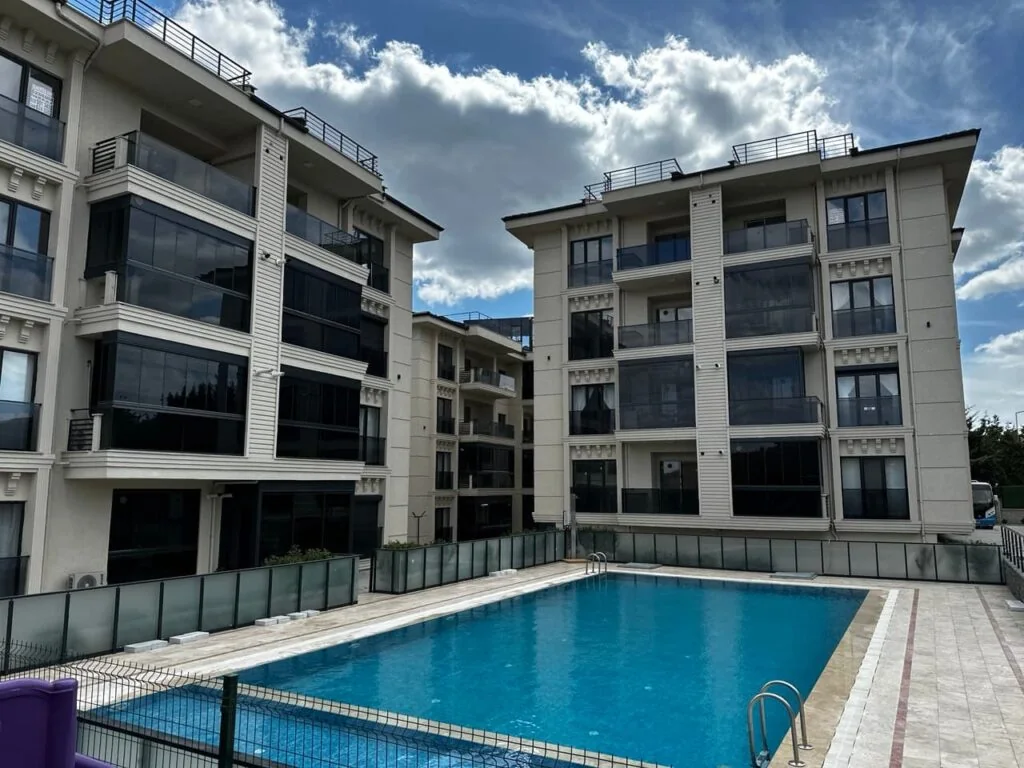 Şehr-i Manzara Sitesi havuz alanı · Gerçek uygulama fotoğrafı