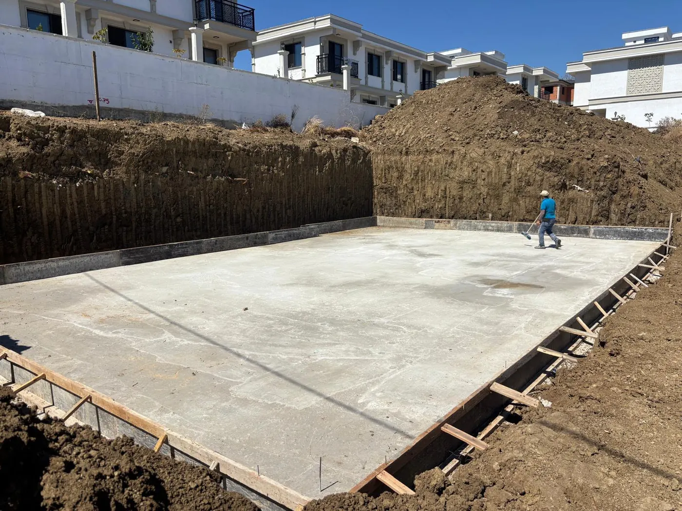 Tekirdağ villa inşaatı temel altı grobeton hazırlığı